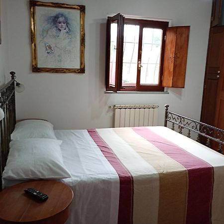 Independent Villa With Private Beach On The Lake 布拉恰诺 外观 照片