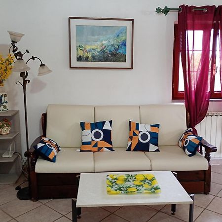 Independent Villa With Private Beach On The Lake 布拉恰诺 外观 照片