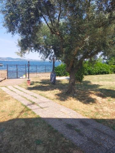 Independent Villa With Private Beach On The Lake 布拉恰诺 外观 照片