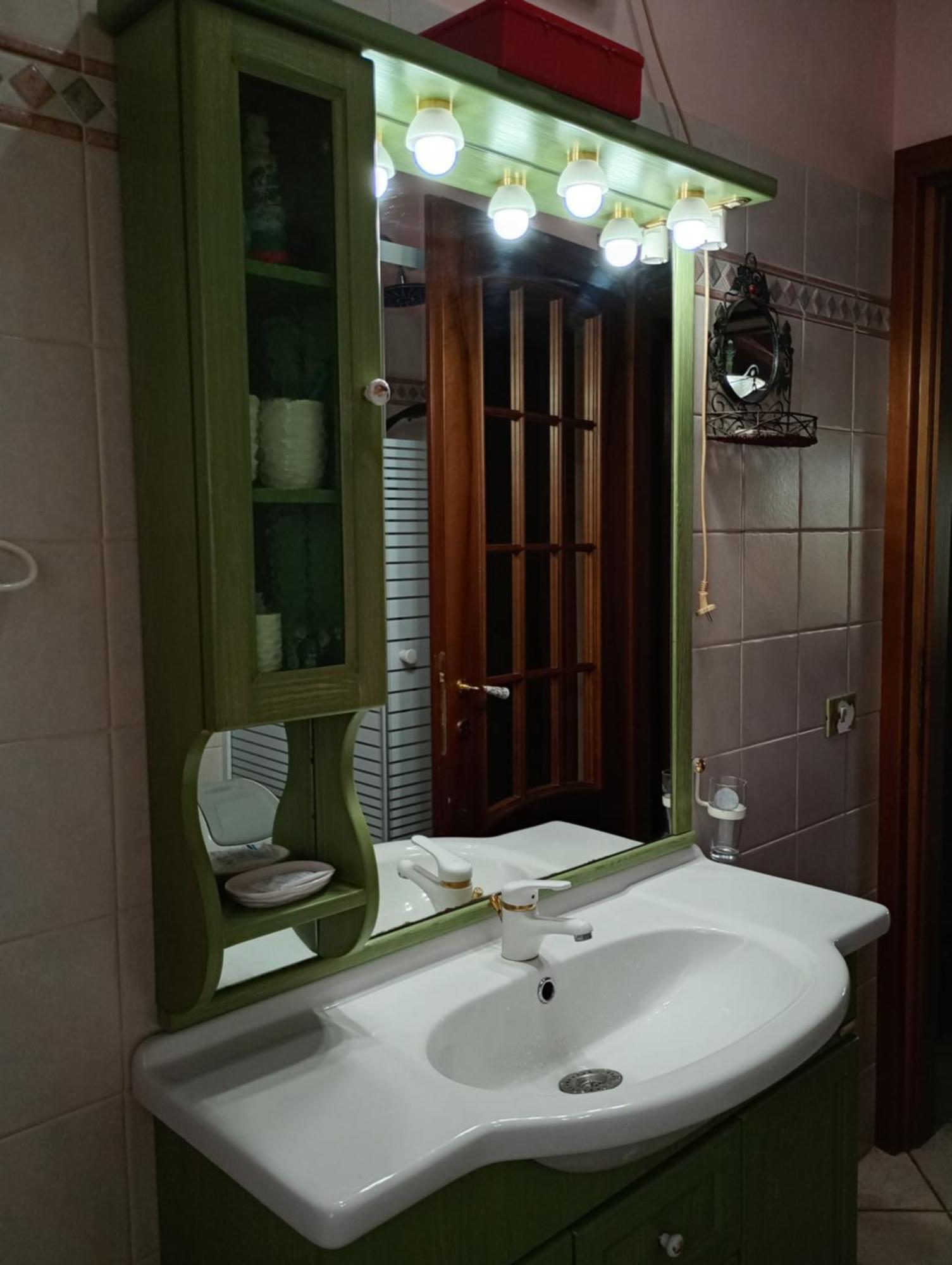 Independent Villa With Private Beach On The Lake 布拉恰诺 外观 照片