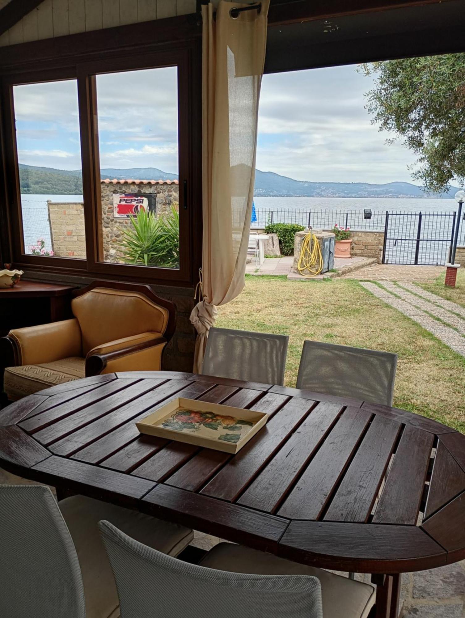 Independent Villa With Private Beach On The Lake 布拉恰诺 外观 照片